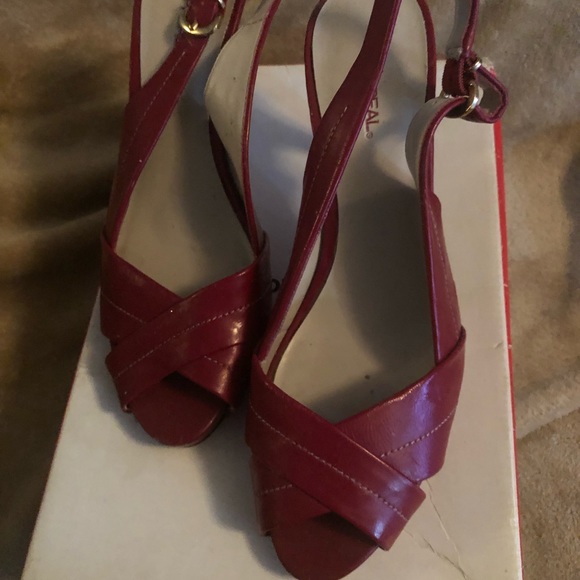 Deep red sling back heels - Picture 3 of 7